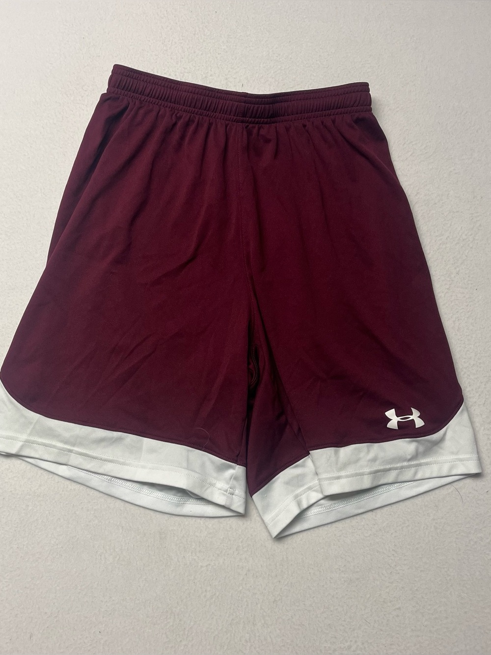 Under Armour Maroon Athletic Shorts Drawstring Men’s medium